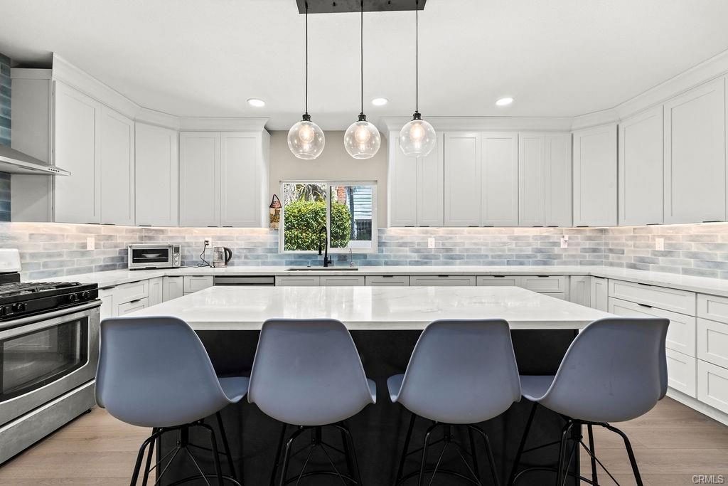 Kitchen, island seating