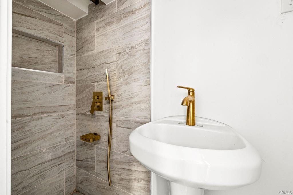 Three quarter bath