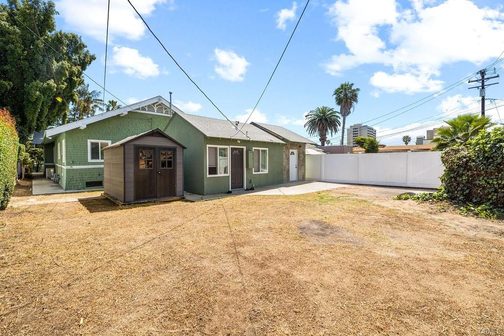 Rear yard, rear unit, and second driveway